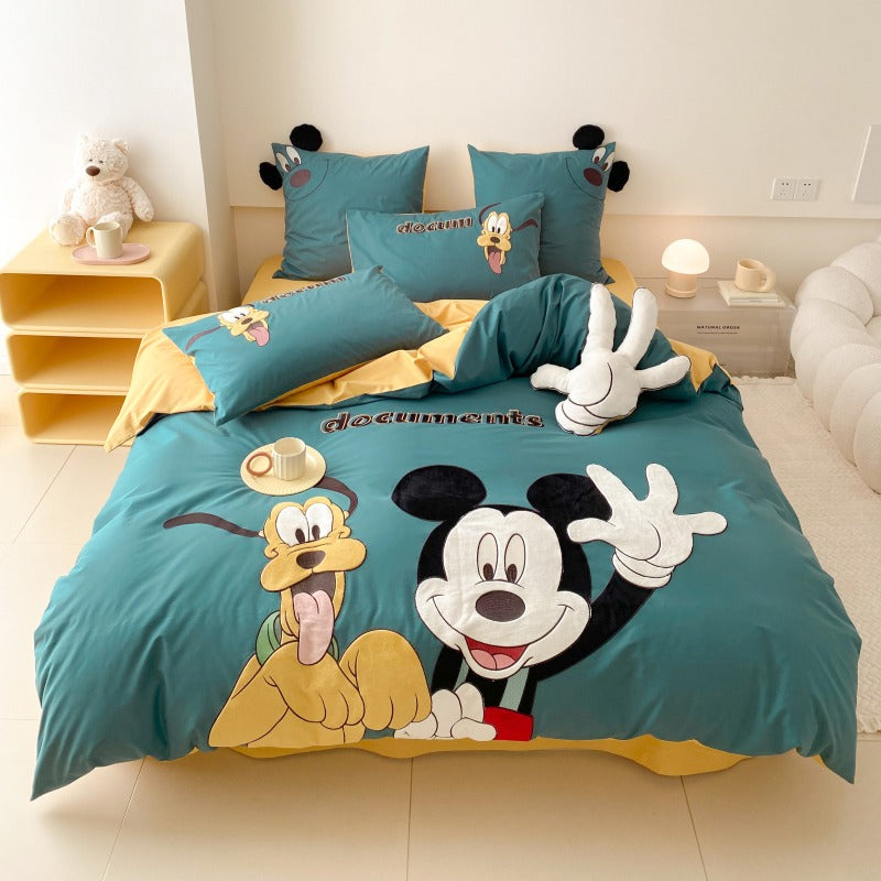 Mickey deals Mouse Quilt Set