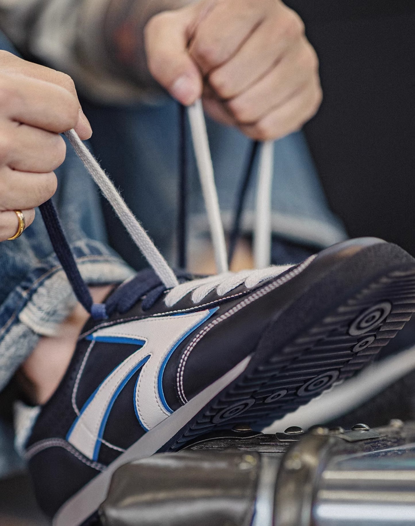 German Retro Forrest Gump Soft Bottom Inky Black Blue White Men's Casual Shoes - Harmony Gallery