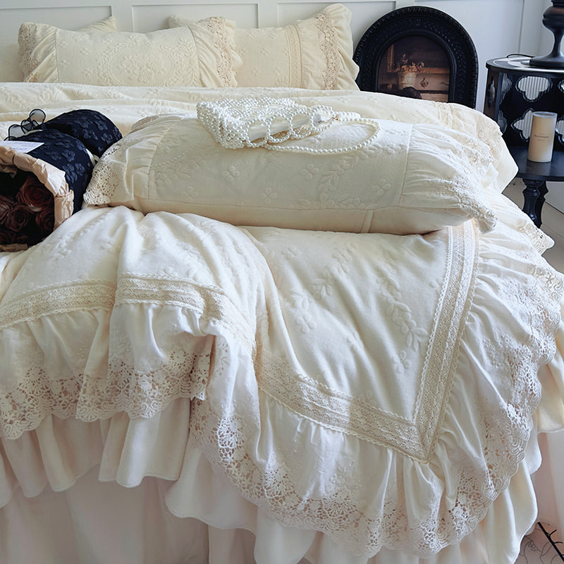 French Princess Retro Carved Milk Velvet Four-Piece Winter Coral Velvet Bed Set - Harmony Gallery