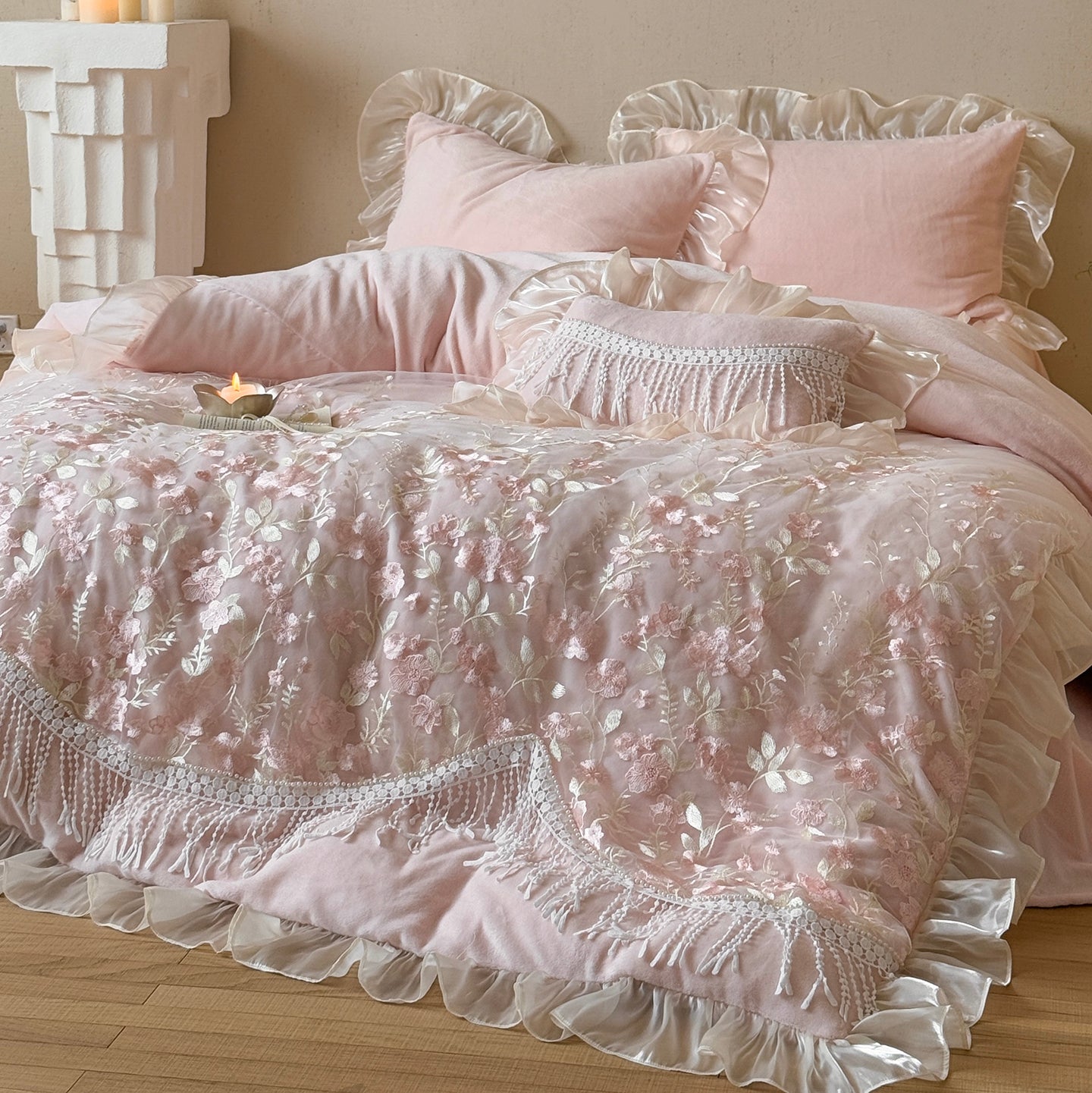 French Romantic Heavy-Duty Four-Piece Warm Double-Sided Coral Fleece Bed Set