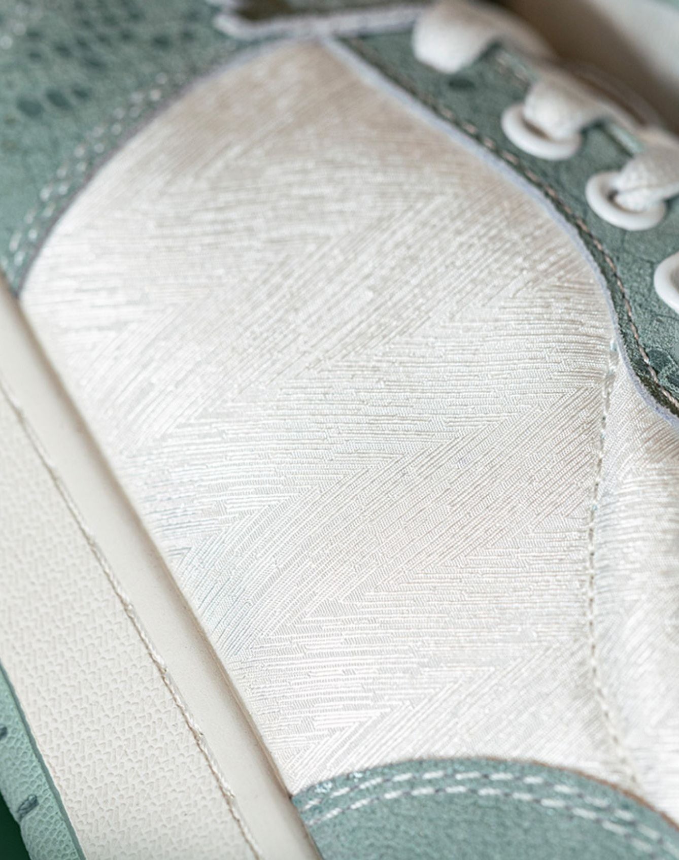 American Retro Small Design Snake Embroidery Thick-soled Men's Casual Shoes - Harmony Gallery