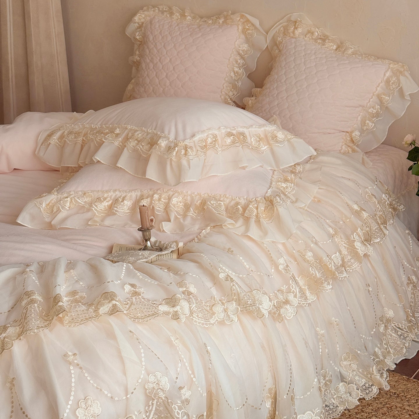 French Romantic Four-Pieces Thickened Warm Double-Sided Baby Lace Trim Bed Set