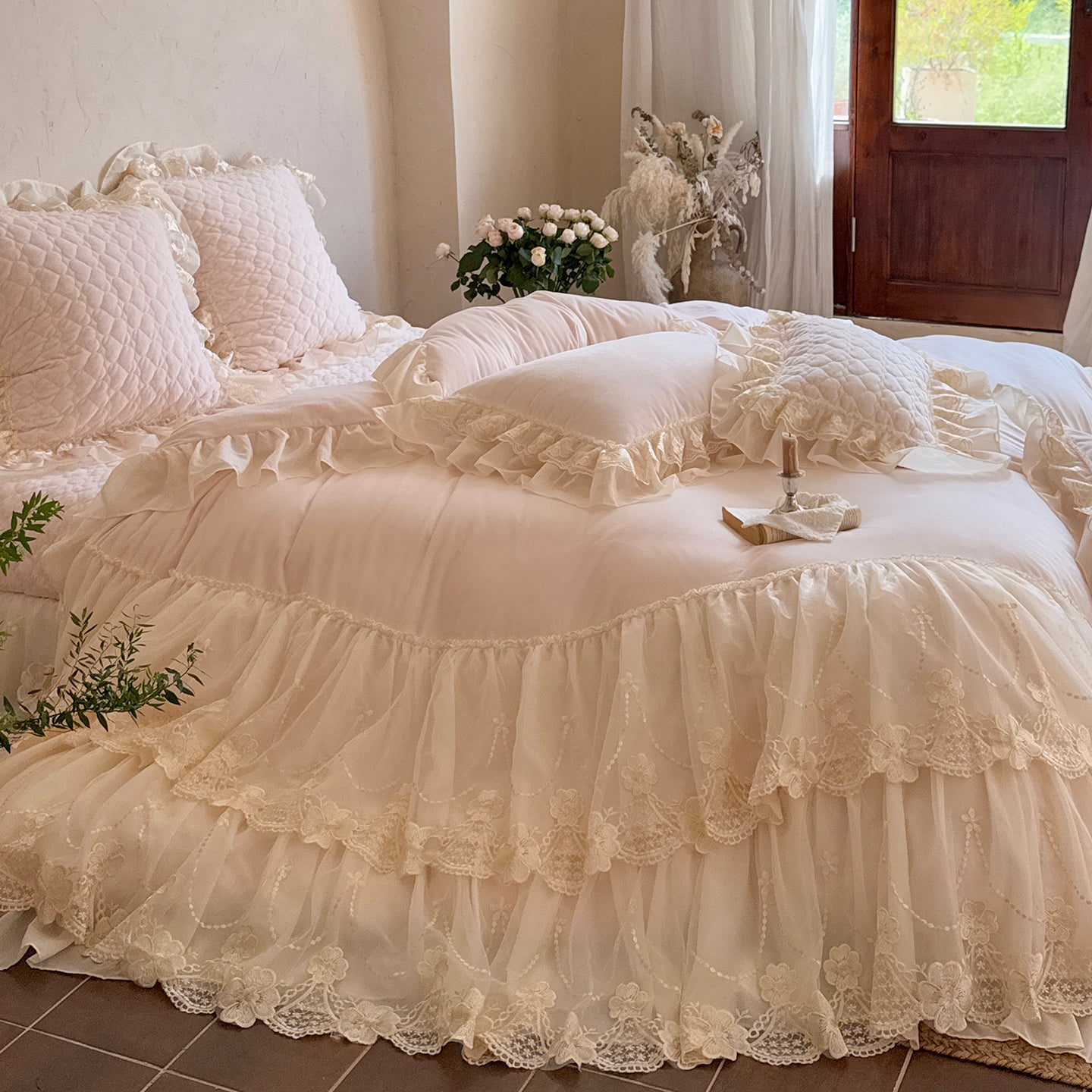French Romantic Four-Pieces Thickened Warm Double-Sided Baby Lace Trim Bed Set