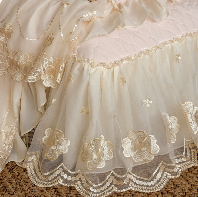 French Romantic Four-Pieces Thickened Warm Double-Sided Baby Lace Trim Bed Set