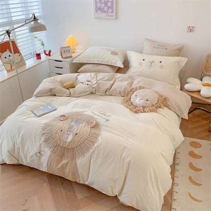 Grazioso set da letto in quattro pezzi in puro cotone lavato con leoncino