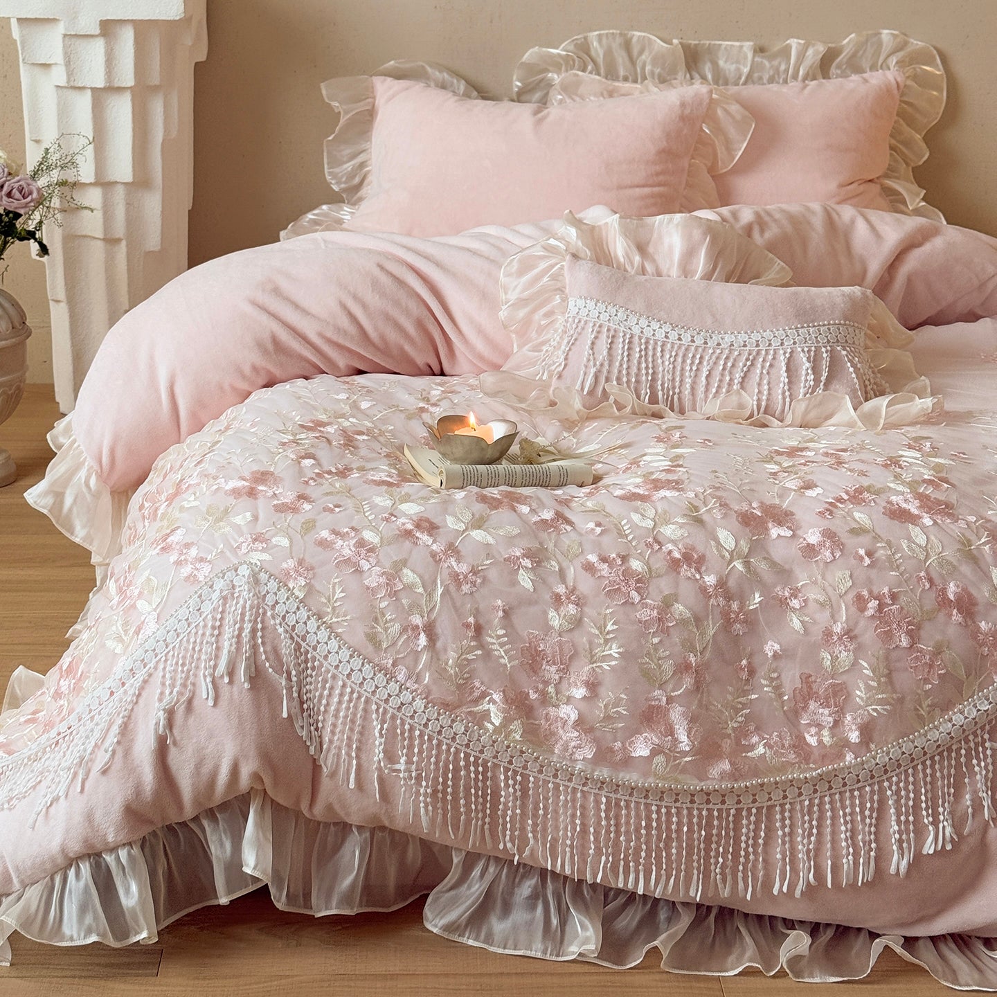 French Romantic Heavy-Duty Four-Piece Warm Double-Sided Coral Fleece Bed Set