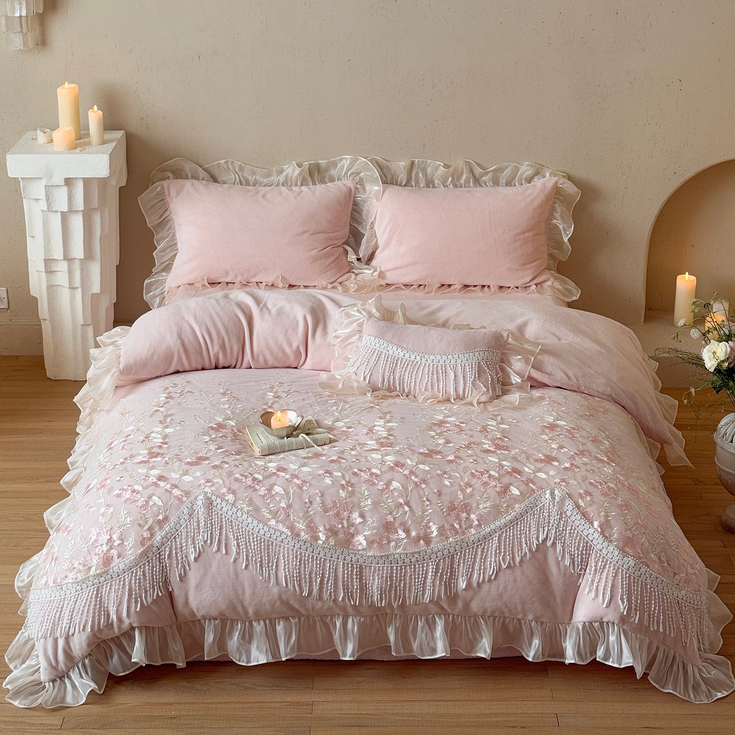 French Romantic Heavy-Duty Four-Piece Warm Double-Sided Coral Fleece Bed Set