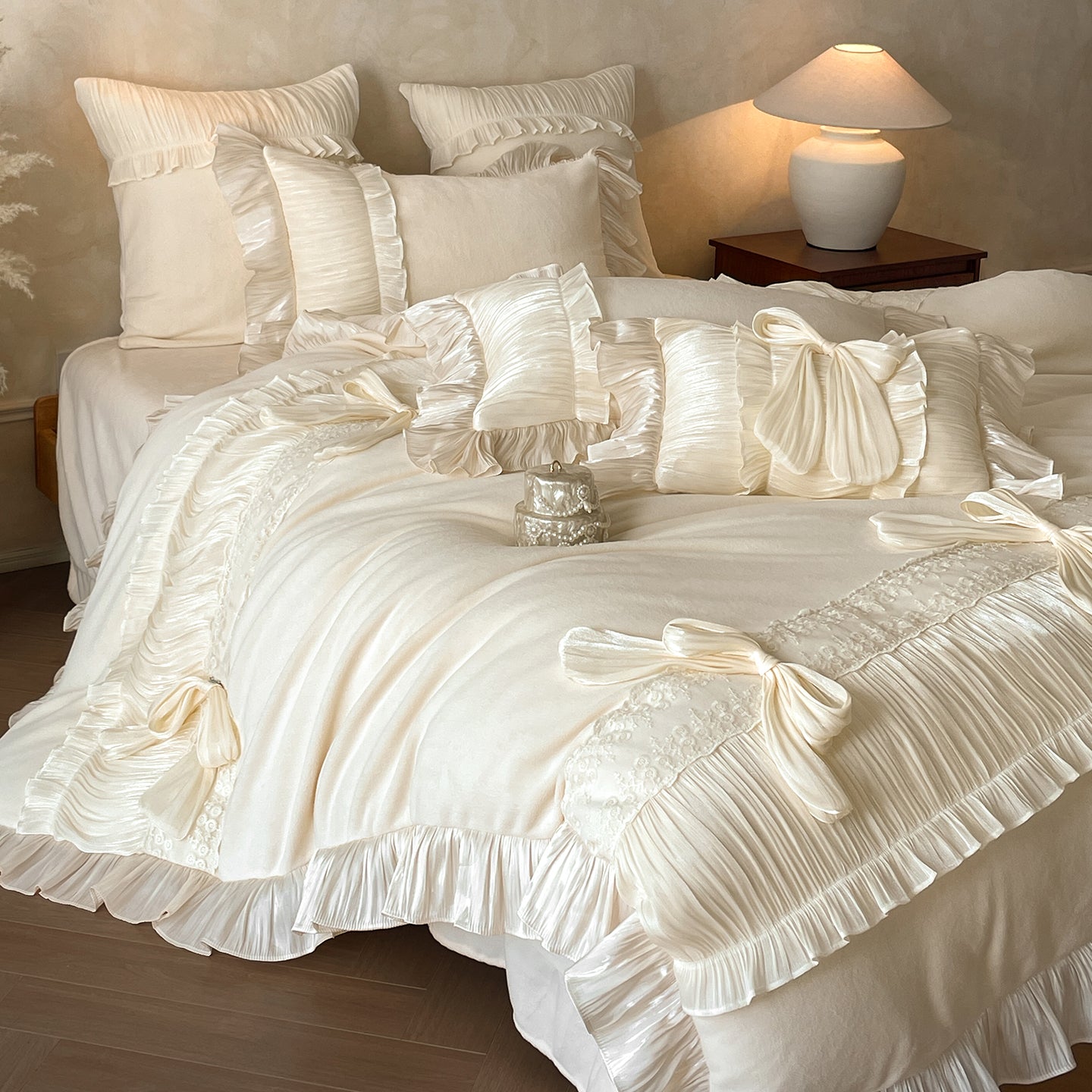 French Bow Knot Thickened And Warm Double-Sided Plush Four-Piece Bed Set