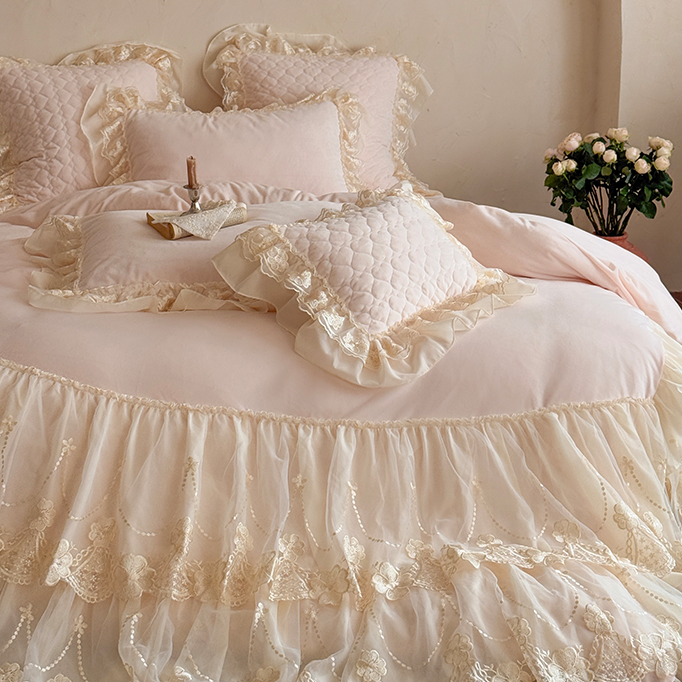 French Romantic Four-Pieces Thickened Warm Double-Sided Baby Lace Trim Bed Set