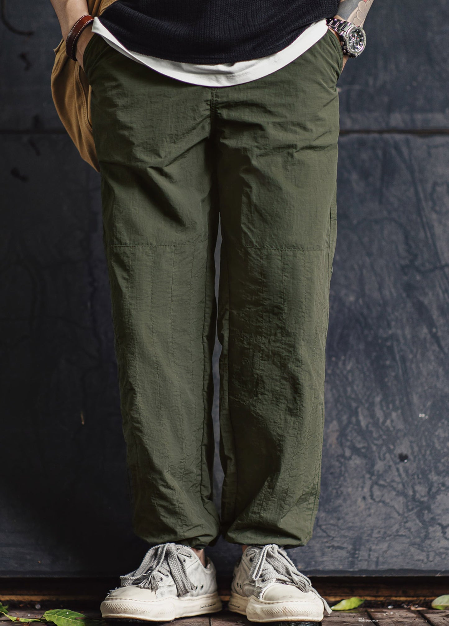 Pantalones de hombre americanos retro acolchados, plisados hasta la rodilla, delgados con cordón ajustable