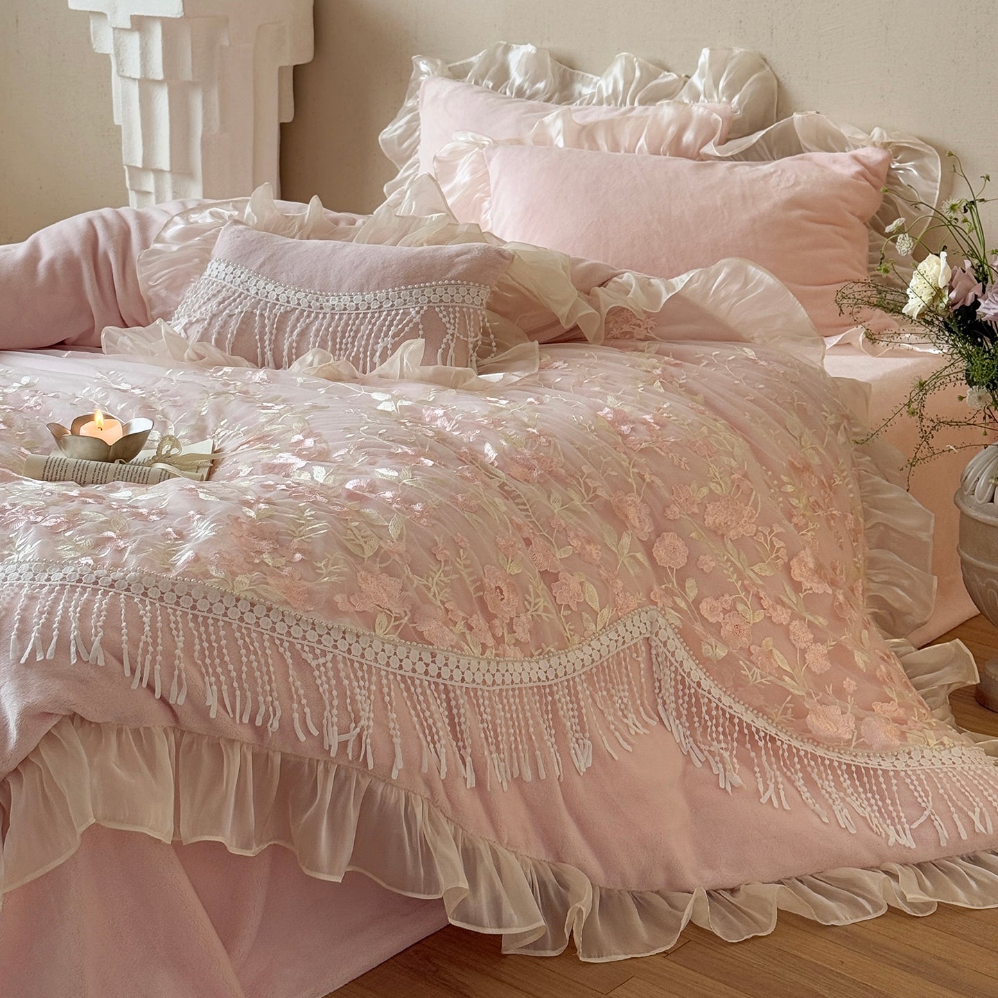 French Romantic Heavy-Duty Four-Piece Warm Double-Sided Coral Fleece Bed Set