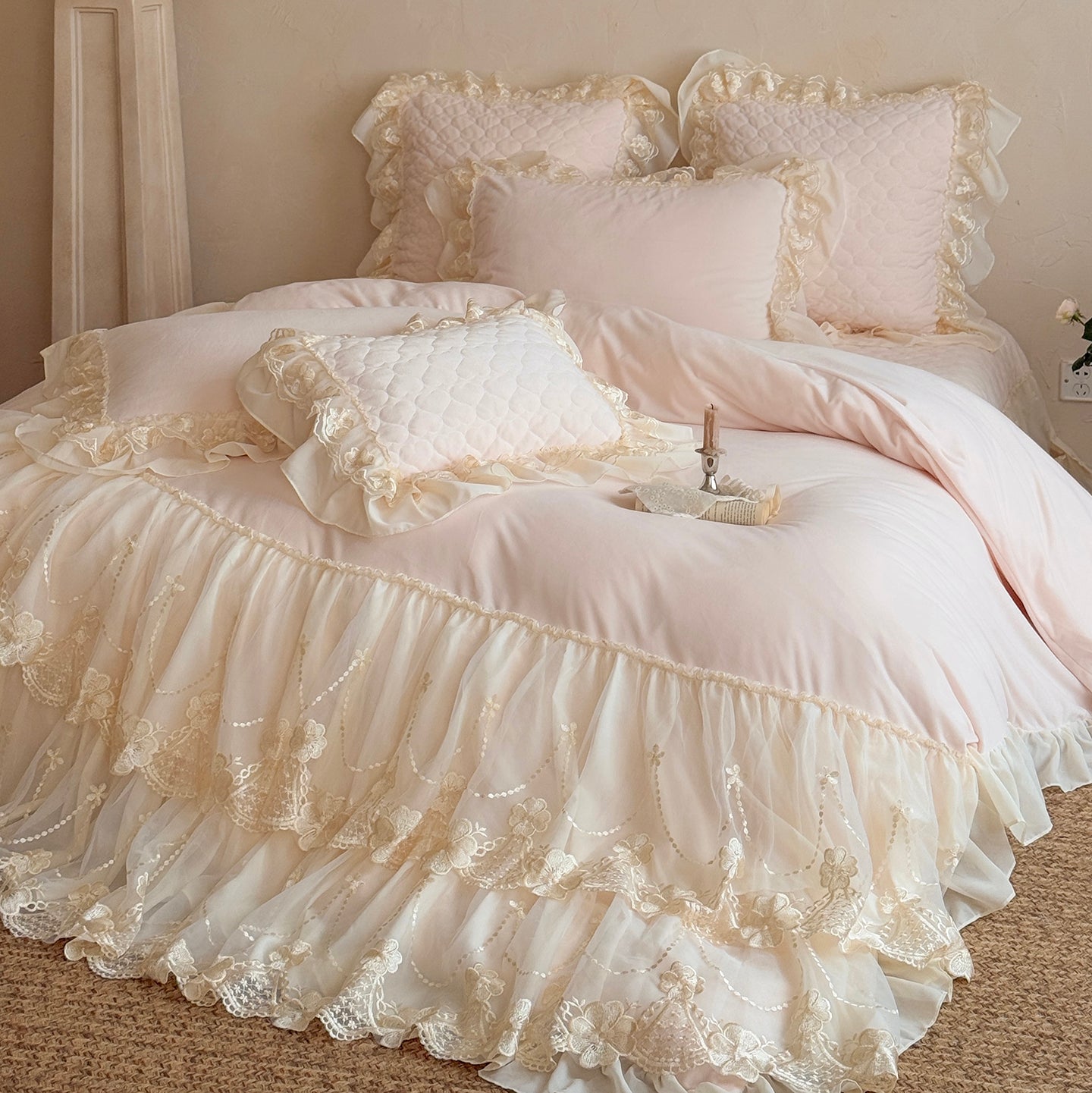 French Romantic Four-Pieces Thickened Warm Double-Sided Baby Lace Trim Bed Set