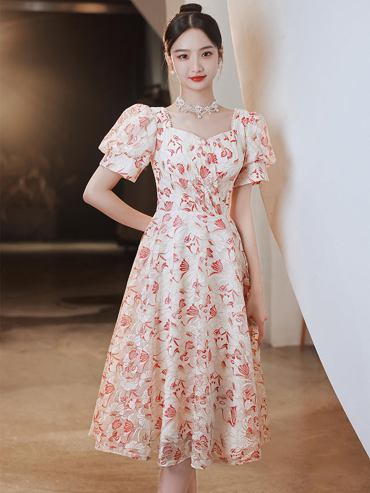 Chic Red and White Floral Puff Sleeve Midi Dress with Sweetheart Neckline |  Harmony Gallery