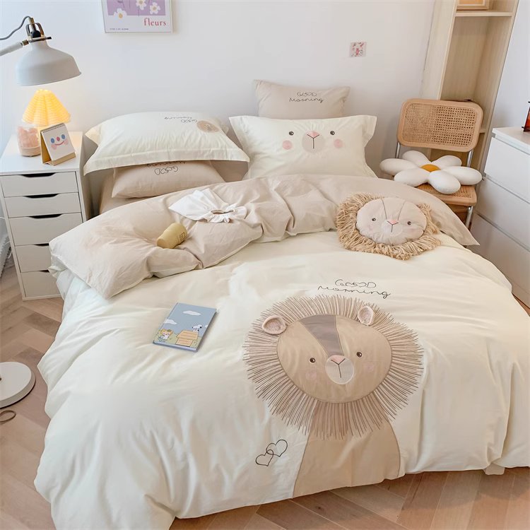 Parure de lit quatre pièces en pur coton délavé mignon petit lion