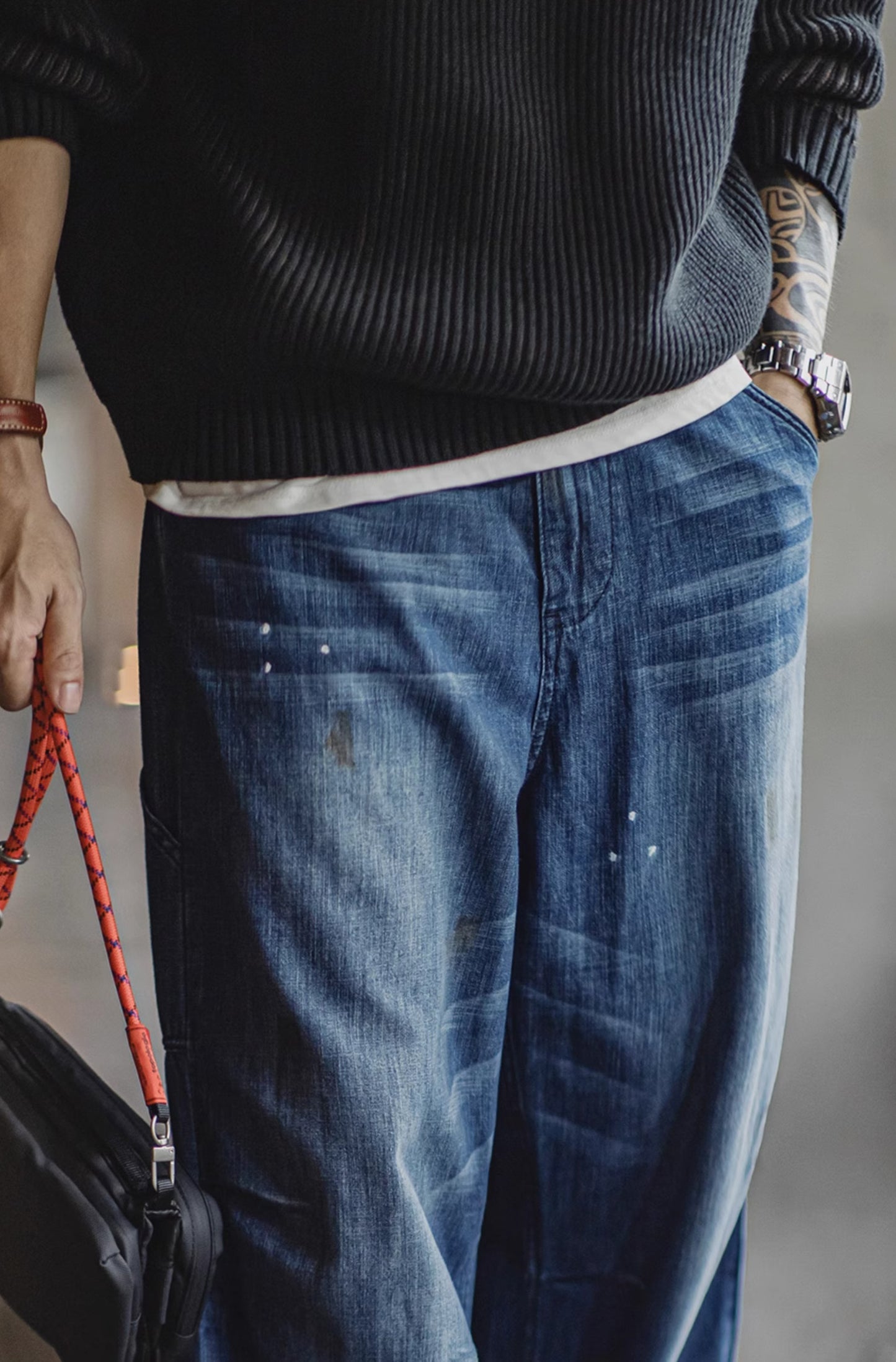 Jeans masculino americano desgastado com bigode de gato branco lavado com respingos de tinta