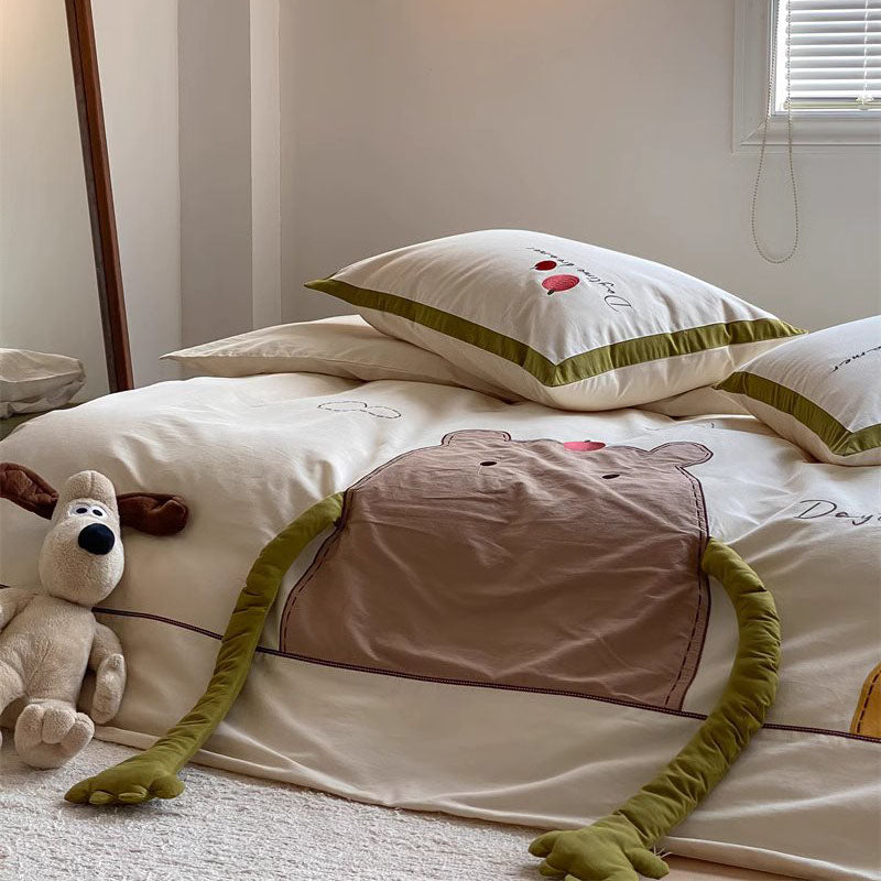 Утолщенный матовый комплект постельного белья из четырех предметов с мультяшным яблоком, обнимающим медведя