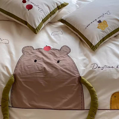 Conjunto de cama de quatro peças escovado engrossado com urso de desenho animado Apple