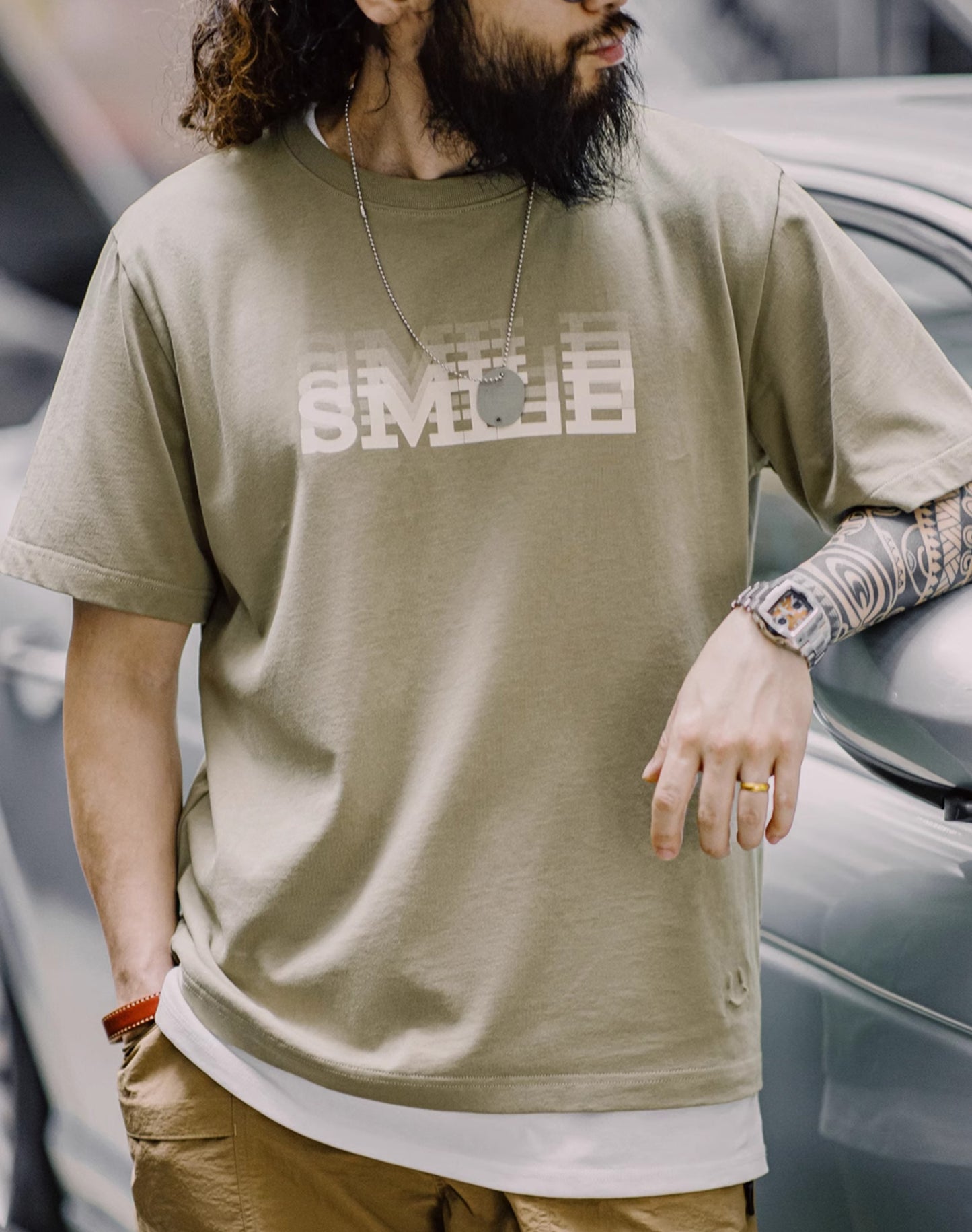 Męski T-shirt z grubej bawełny w stylu retro, z gradientowym napisem w stylu retro