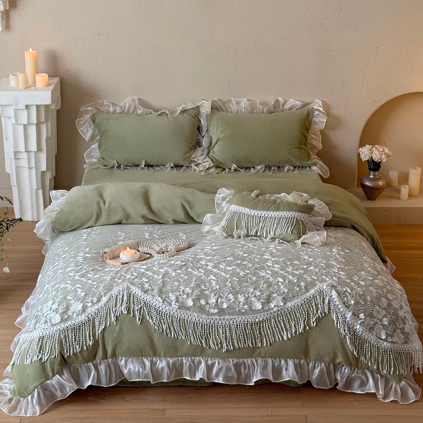 French Romantic Heavy-Duty Four-Piece Warm Double-Sided Coral Fleece Bed Set