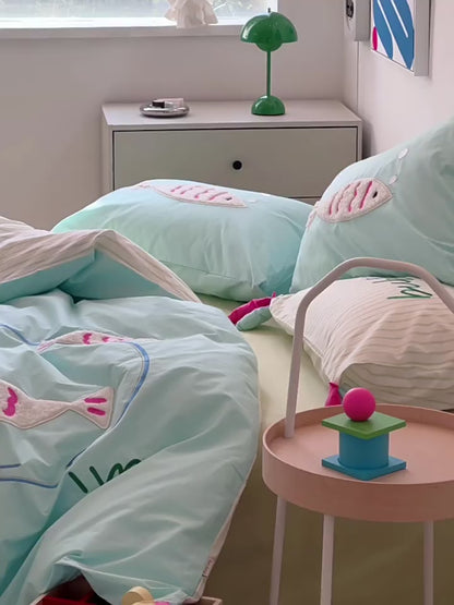 Vierteiliges Bettset aus gewaschener Baumwolle mit süßer Cartoon-Fisch-Stickerei