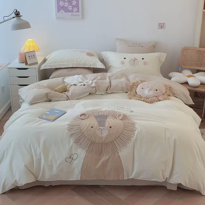 Grazioso set da letto in quattro pezzi in puro cotone lavato con leoncino